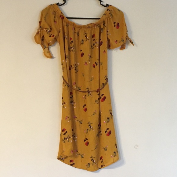 Beautiful Floral Dress - NWT - Picture 2 of 3